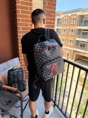 louis vuitton avenue backpack Black Taiga | myGemma | NL The front zipped pocket and inside flat pockets make it practical. LOUIS VUITTON Avenue Sling Damier